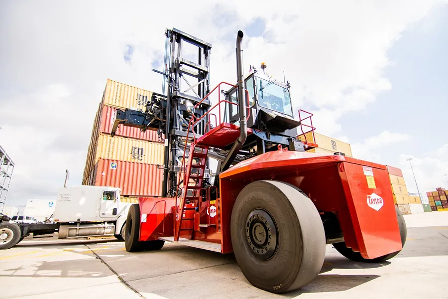 Taylor XLC-975 Loaded Container Handler